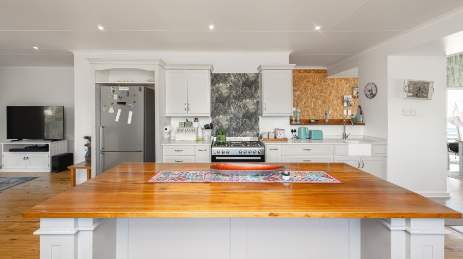 4 Bedroom Property for Sale in Struisbaai Western Cape